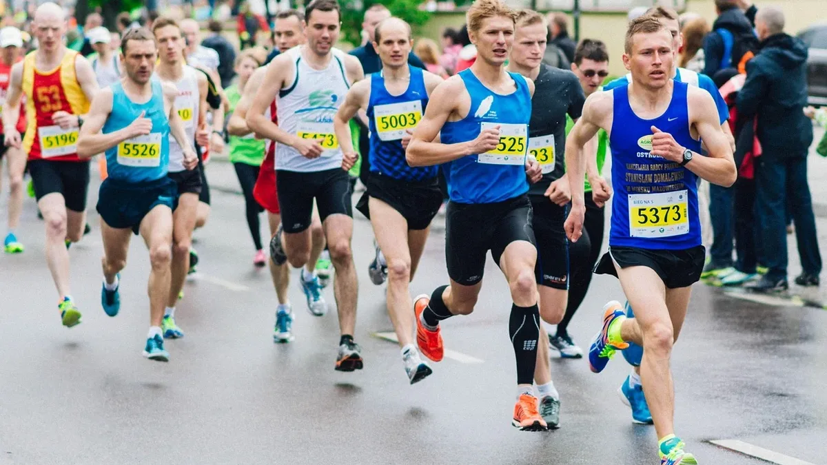 The TCS Sydney Marathon, taking place this Sunday, features reigning world champions Alphonce Felix Simbu and Peres...