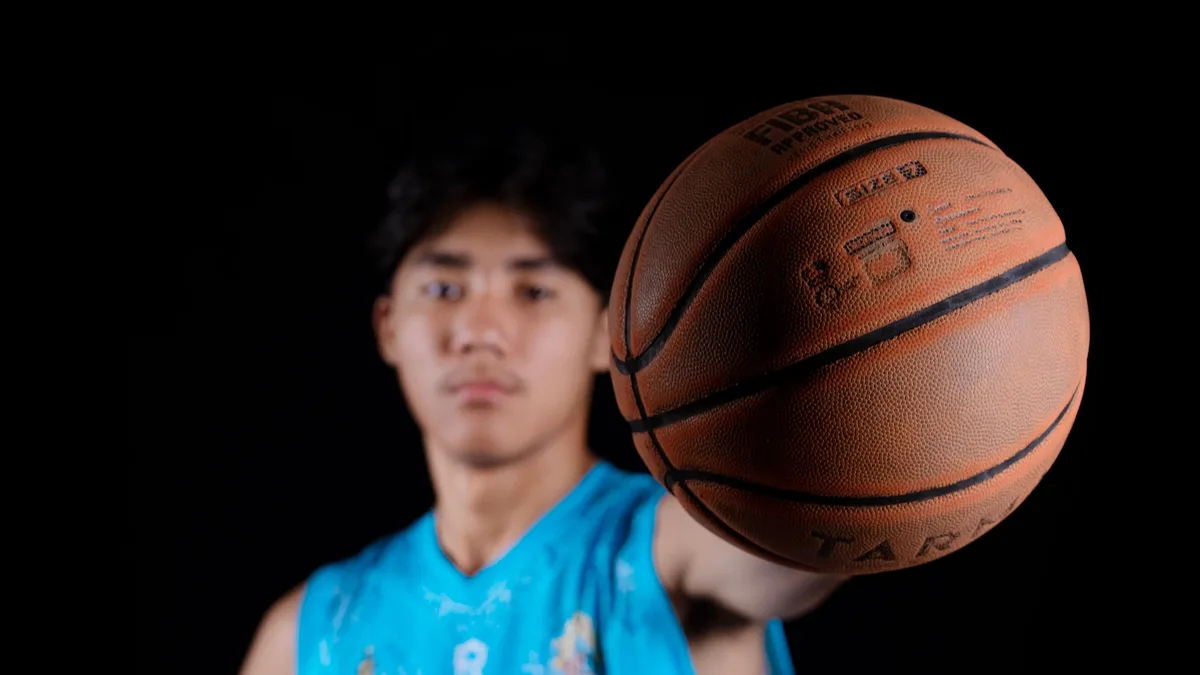 Leagues: The NCAA's restrictions on fifth-year seniors are weakening, leading to unprecedented player movement