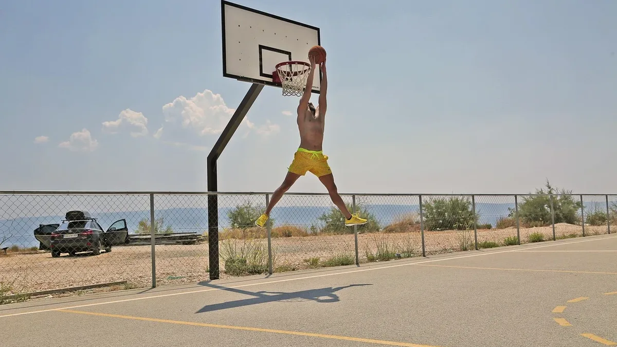 NBA insider Jake Fischer says Jonathan Kuminga will decide between a $10MM+ starting salary with the Lakers or a...