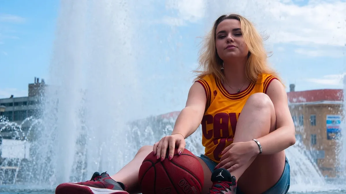 The Los Angeles Sparks have hired Philadelphia 76ers executive Ariana Andonian as their new general manager, the team...