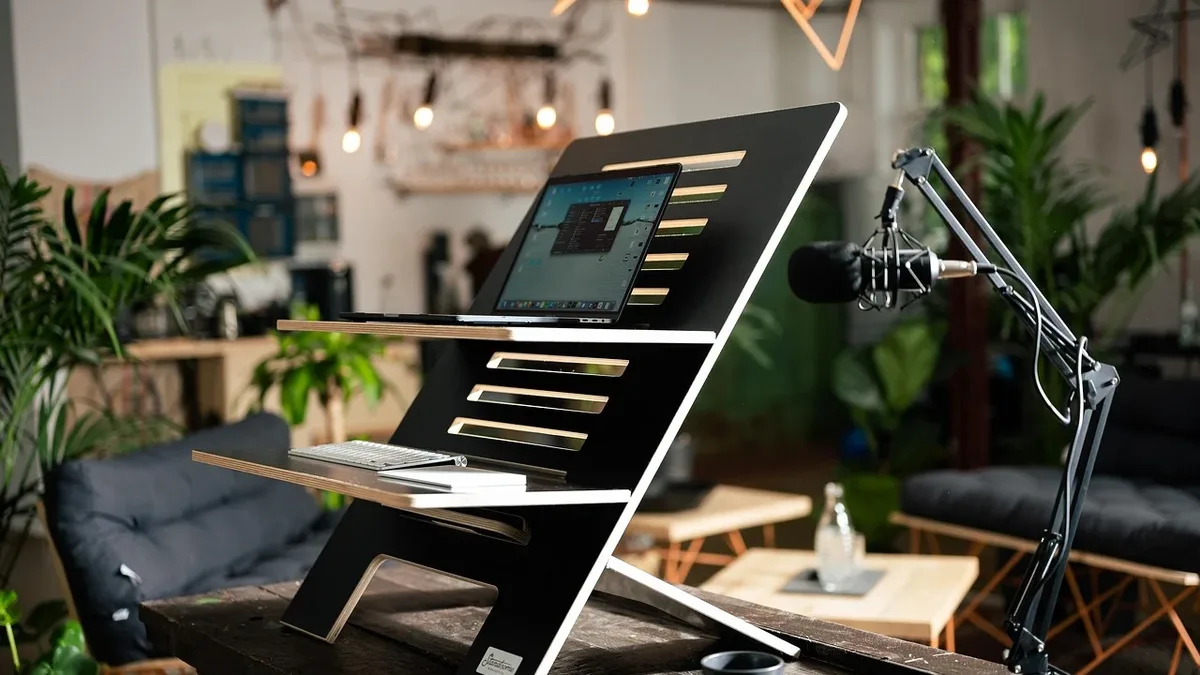 A study reveals that context switching in workplace learning can have a significant impact on the effectiveness of training...