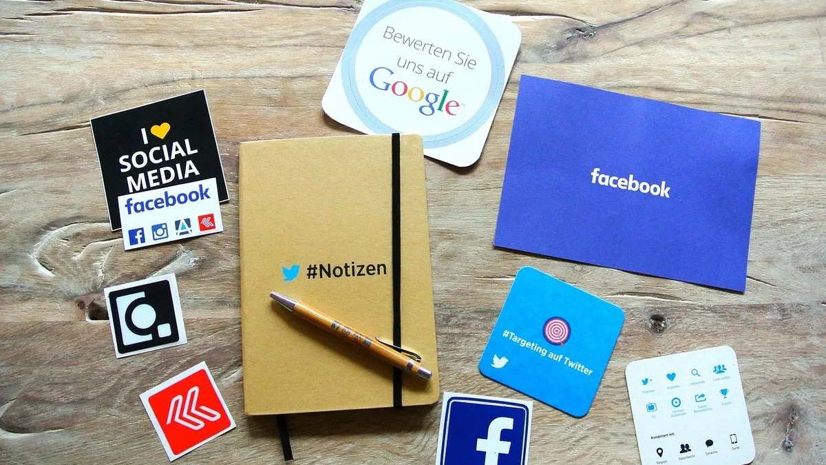 Subjects: Socialmedia, facebook, twitter, network, instagram, marketing.