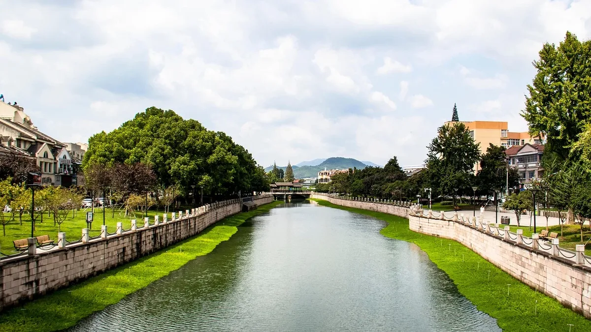 A study compares how Seoul and Zürich restore buried streams to manage stormwater and habitats, using large-scale and...