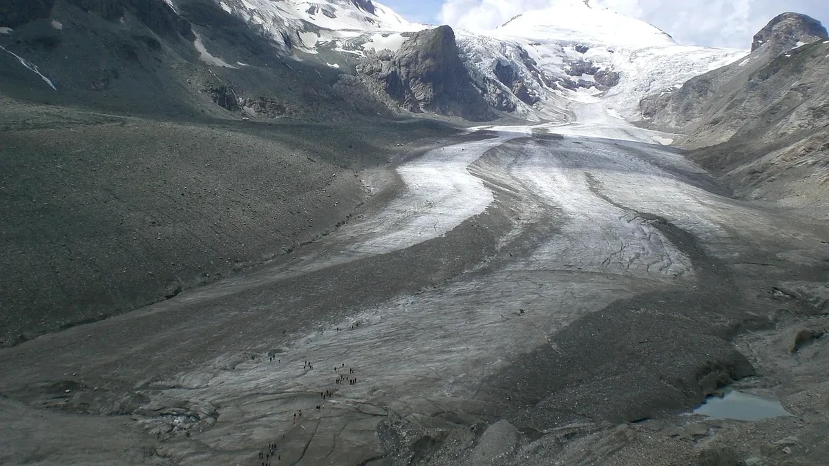 Pressures: A Himalayan glacier collapse has killed over 600 people in Nepal and Tibet, leaving thousands missing
