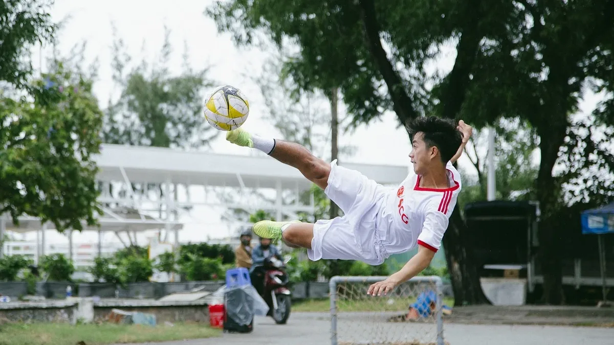 Aleksandar Cavric's first-half hat-trick powered Kashima Antlers to a 7-1 victory over Newcastle Jets in their AFC...