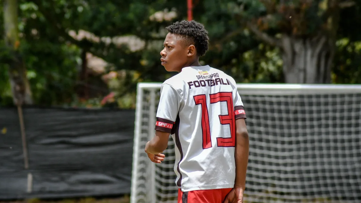 A 17-year-old high school student with no professional contract has been selected for China's senior national football...