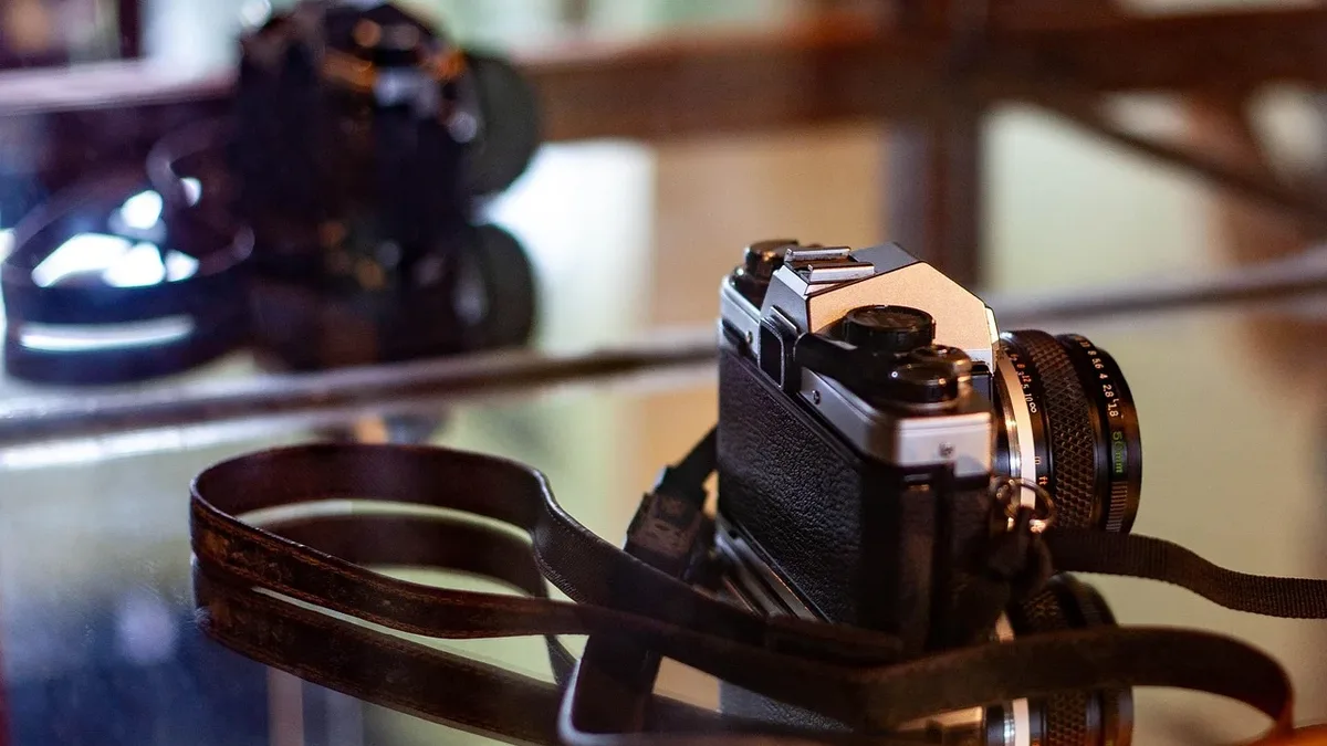 A professional photographer explains why iPhones often outperform full-frame cameras in group shot scenarios due to advanced...