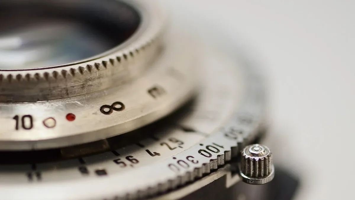 Lomography's new Joseph Petzval Métamorphose 35mm F1.8 Art lens provides seven levels of swirling bokeh via a dedicated...