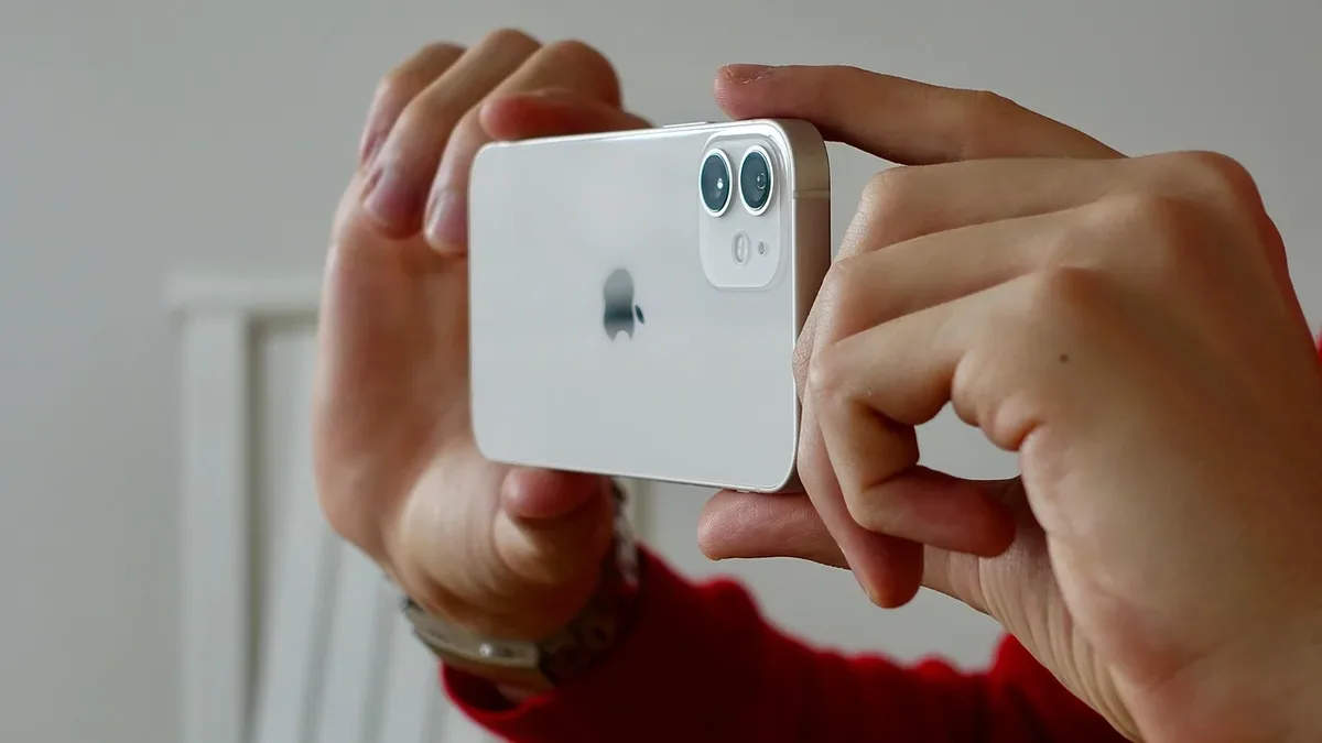 A photographer explains how adopting a single-lens philosophy, previously used with professional cameras, with an...