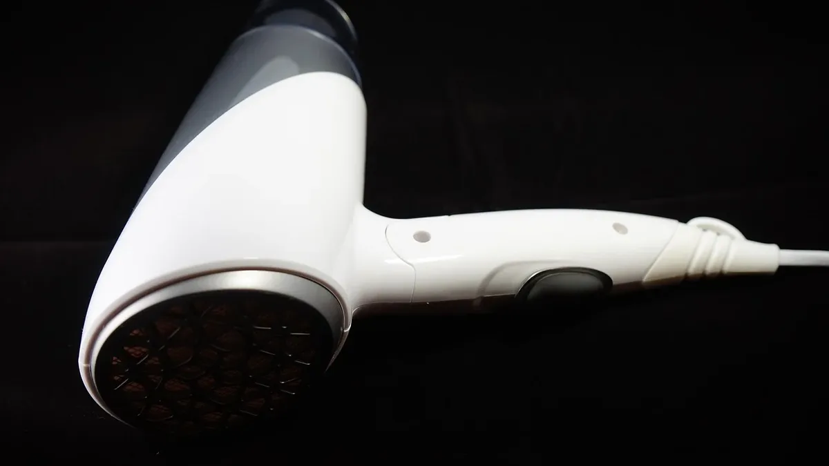 Consumo Y Costo: Dyson's Supersonic Origin hair dryer is on sale for AU$299 at David Jones