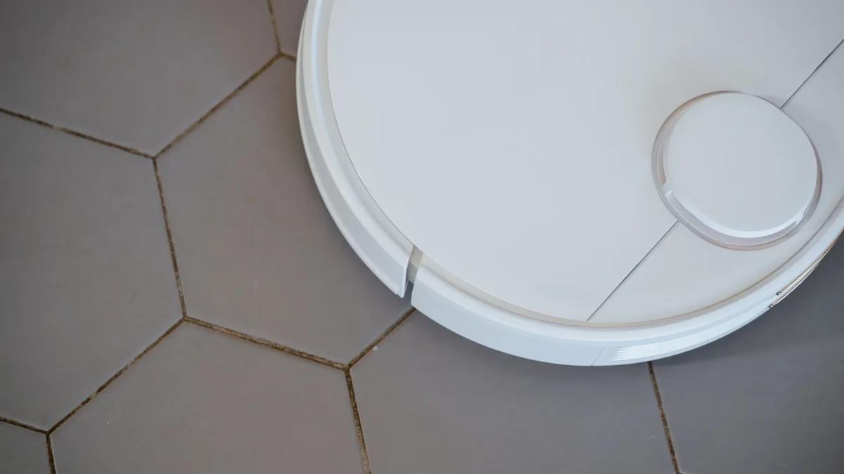 Cocina: A new FCC rule bans most foreign-made robot vacuums from U.S