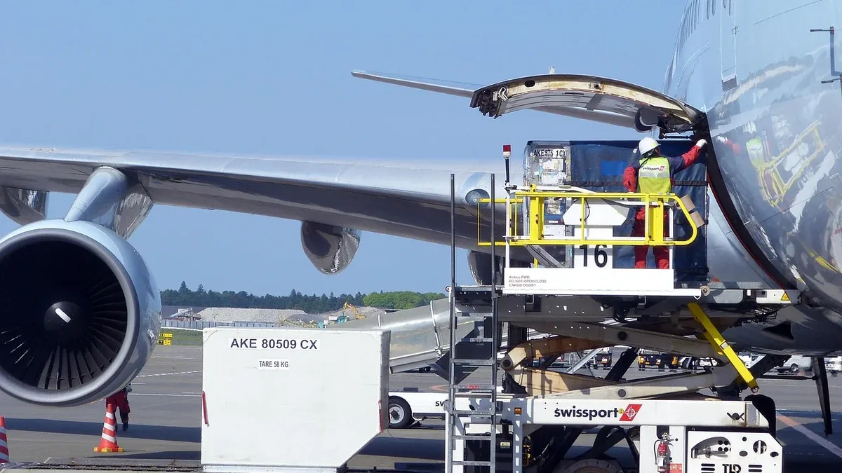 Sectors Flows: An Amazon Air cargo plane crashed at Miami International Airport, killing five people and injuring five others