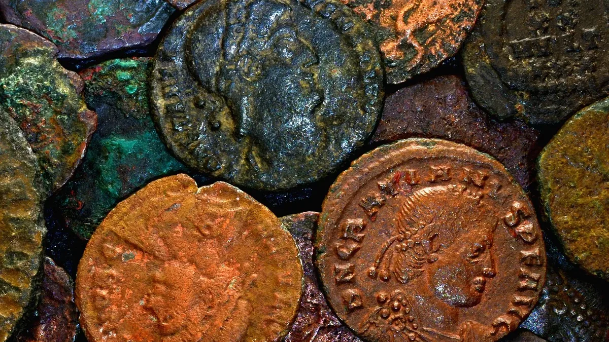 Ethics Heritage: A licensed metal detectorist found a hoard of over 900 Roman silver denarii near Wesseling, Germany