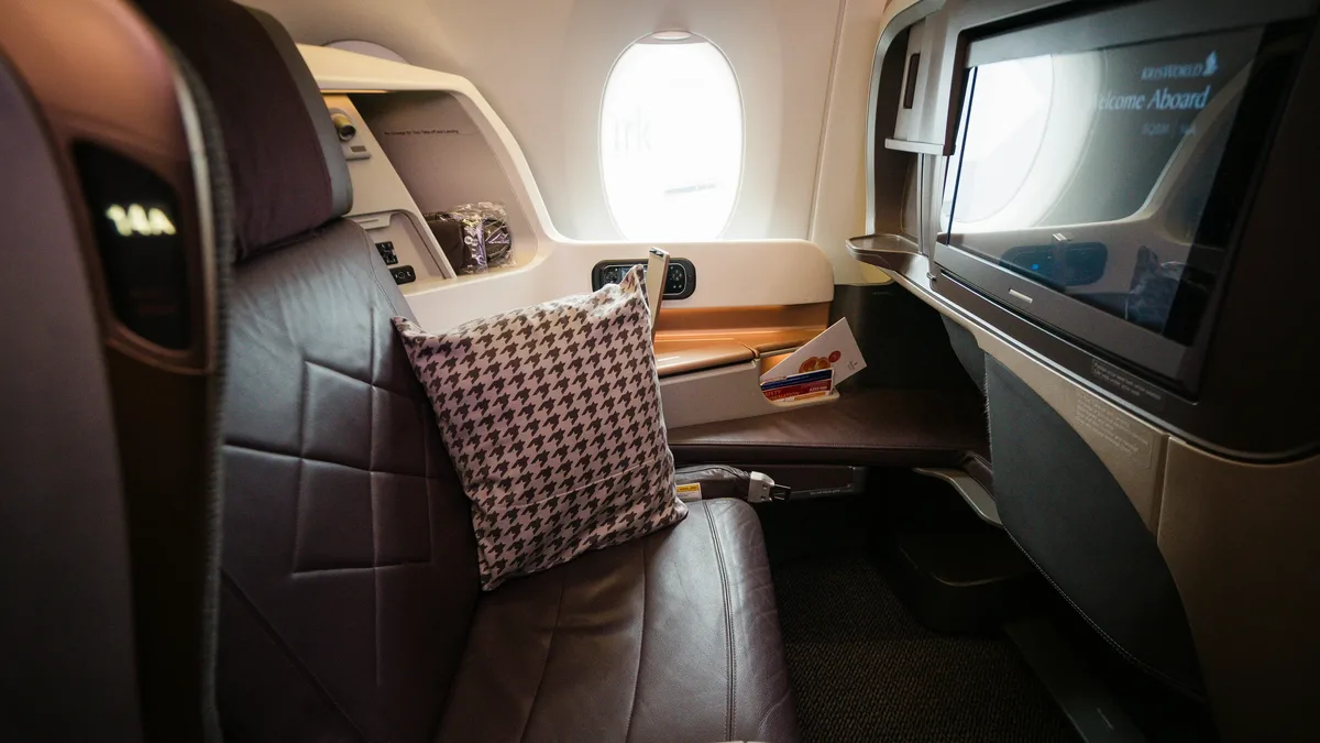 Avianca will install new private suites with doors in the Business Class cabins of its Boeing 787 fleet starting in 2027...