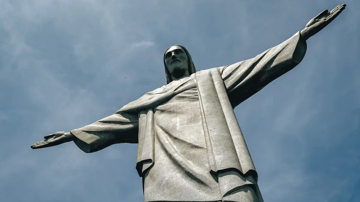 Hotels.com is listing hotels in Rio de Janeiro's Barra da Tijuca with discounts up to 30% for the 2026 Rock in Rio...