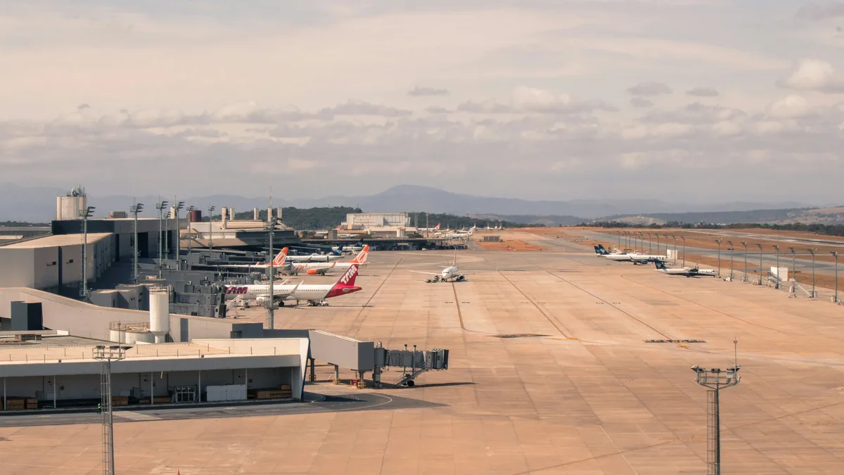 Destinos: Mexican airport operator ASUR has completed a $2.39 billion purchase of 20 airports from Brazil's Motiva