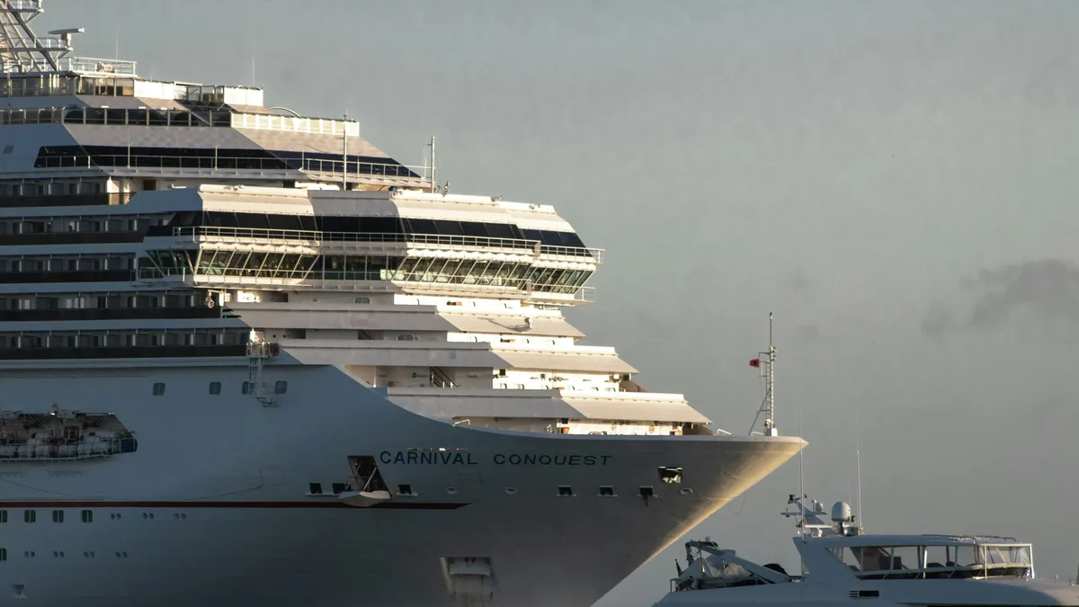 Cruceros: Carnival Cruise Line is testing extended operating hours for Guy’s Burger Joint aboard the Carnival Conquest