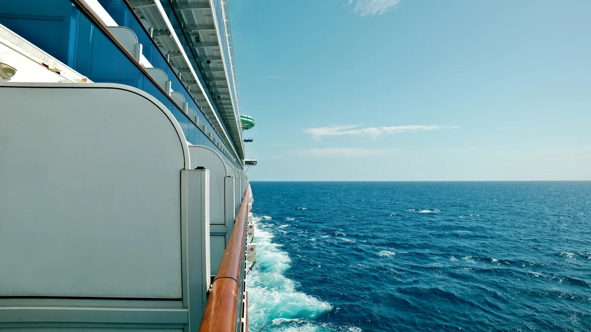 Barcos: Understanding port and starboard on a cruise ship