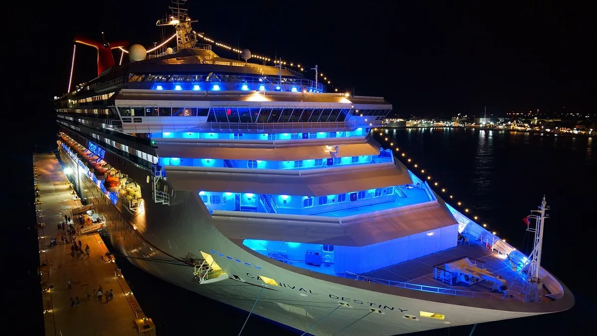 Cruceros: The Hapag-Lloyd expedition ship Hanseatic Spirit called at Ipswich on October 3, 2026