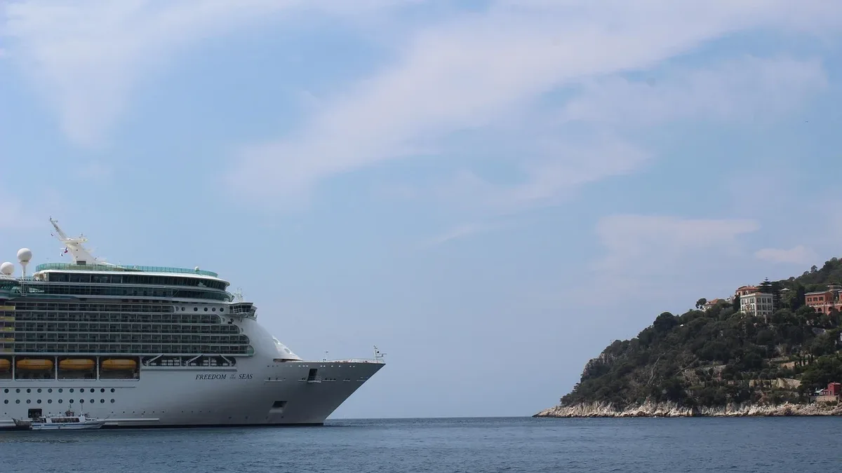 Cruceros: Ship, cruising, sea, ocean, nature, cruise.