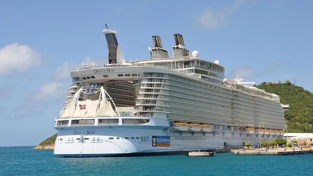 Itinerarios Y Puertos: Cruise ship, oasis of seas, boat, nature, water, ship. Cruises Travel