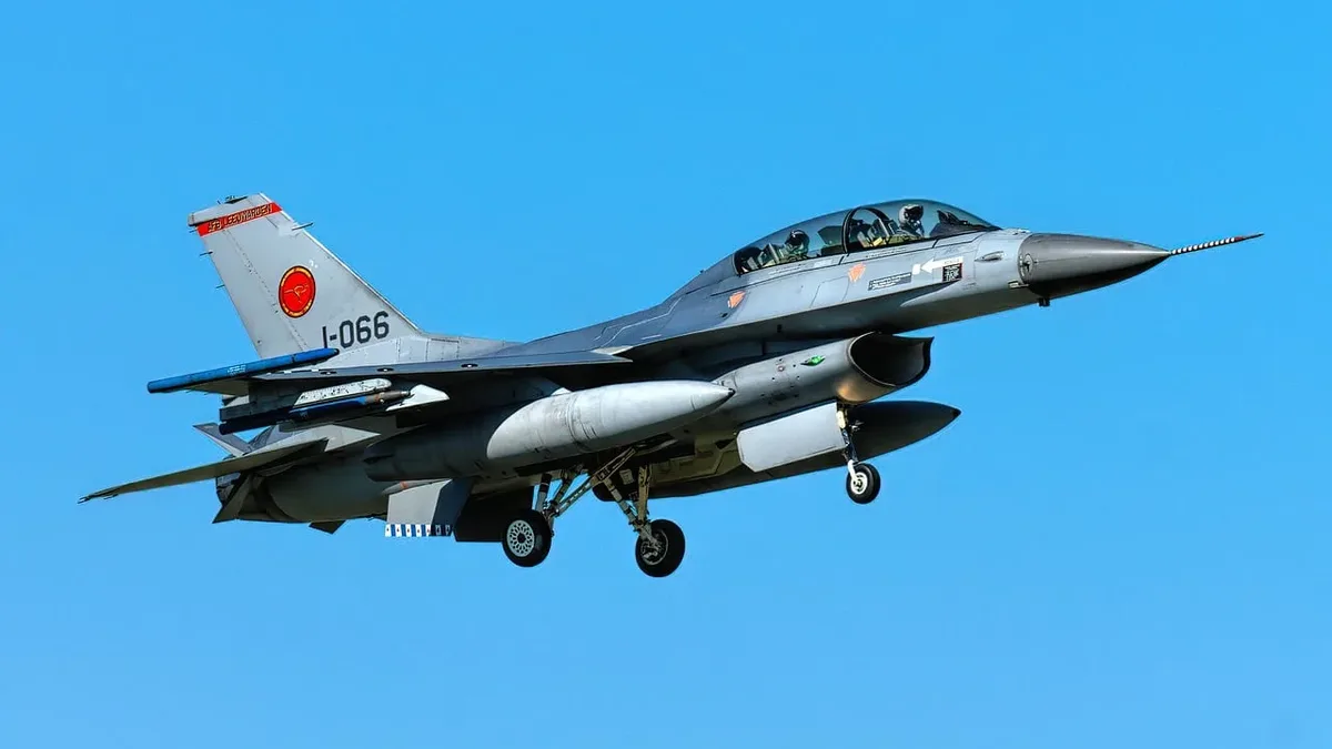 Fuerzas Armadas: F-16, fighter jet, aircraft, aviation, pilot, speed. Defence technology