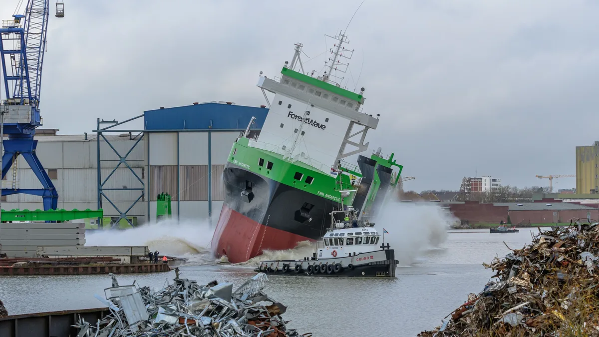 U.S. And UK forces sank the decommissioned frigate ex-USS Klakring during Exercise Atlantic Thunder 2026 in the North...