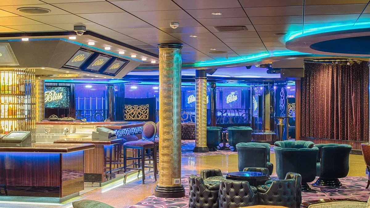 Aviation: Iberia has officially opened its new Sorolla Emerald Lounge in Madrid's Terminal 4