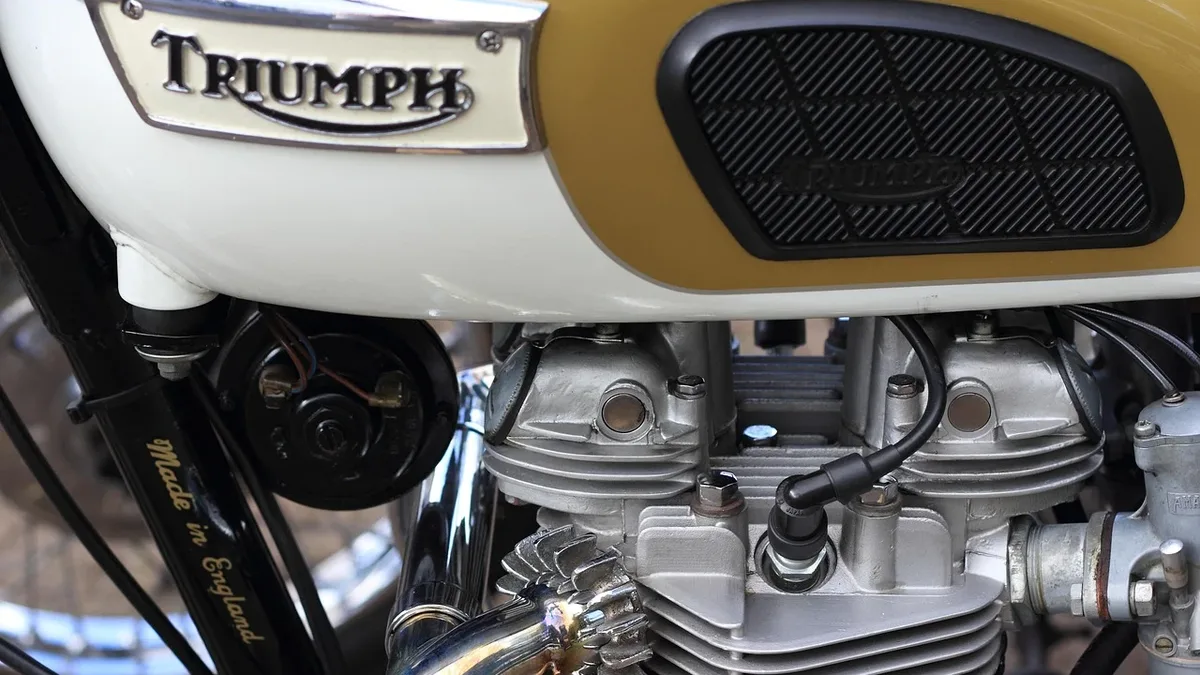 A preview of the six-lap Classic Superbike race at the 80th Anniversary Gold Cup, featuring a grid of historic machines...