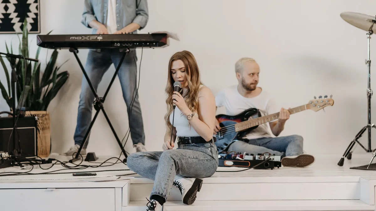 News: Blondshell has released a new single titled 'Fur Elise', a song inspired by Beethoven's famous piano piece