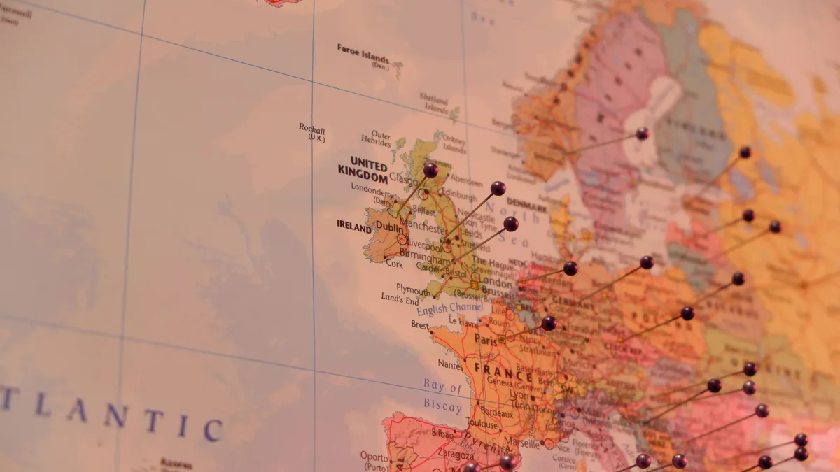 The EU will offer data and technical support to help tourist destinations regulate short-term holiday rentals such as Airbnb