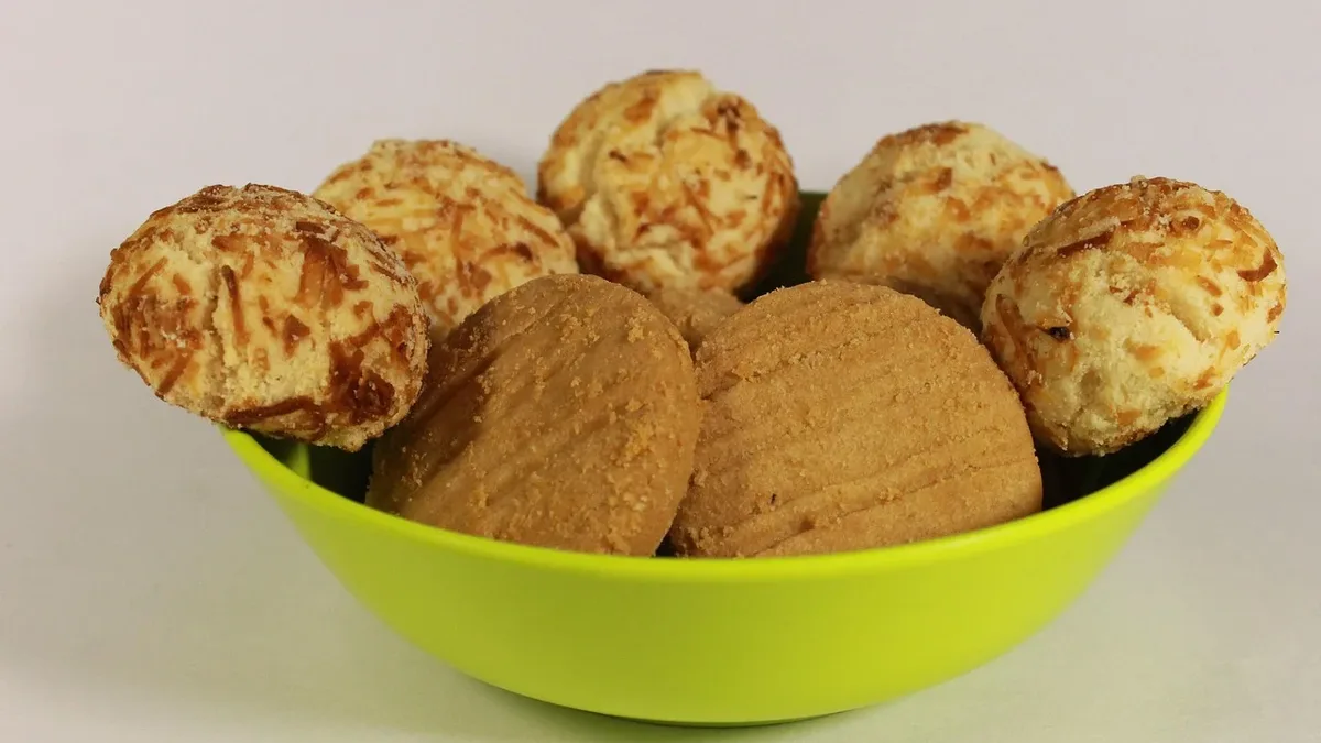 American Airlines will begin offering free Biscoff cookies, Goldfish, Tate’s chocolate chip cookies and Peterson’s snack...