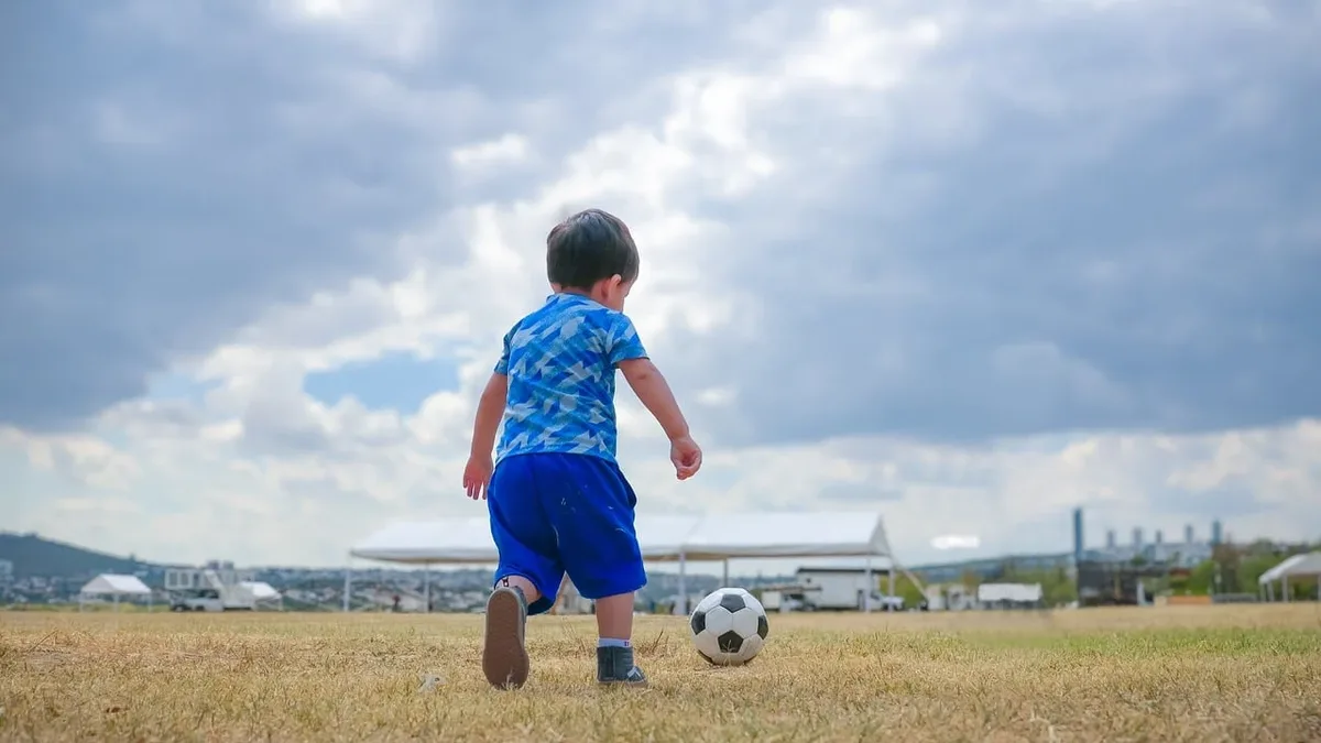 A report from Argentina shows how clubs like Newell's Old Boys keep youth soccer accessible with low fees and...